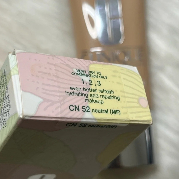 🤍Clinique Even Better Refresh Hydrating and Repairing Makeup🤍 - Picture 8 of 9